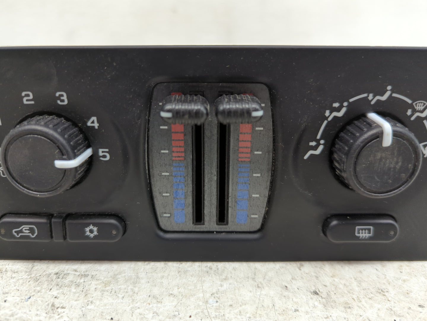 2003-2004 Gmc Yukon Climate Control Module Temperature AC/Heater Replacement P/N:599-210XD Fits Fits 2003 2004 OEM Used Auto