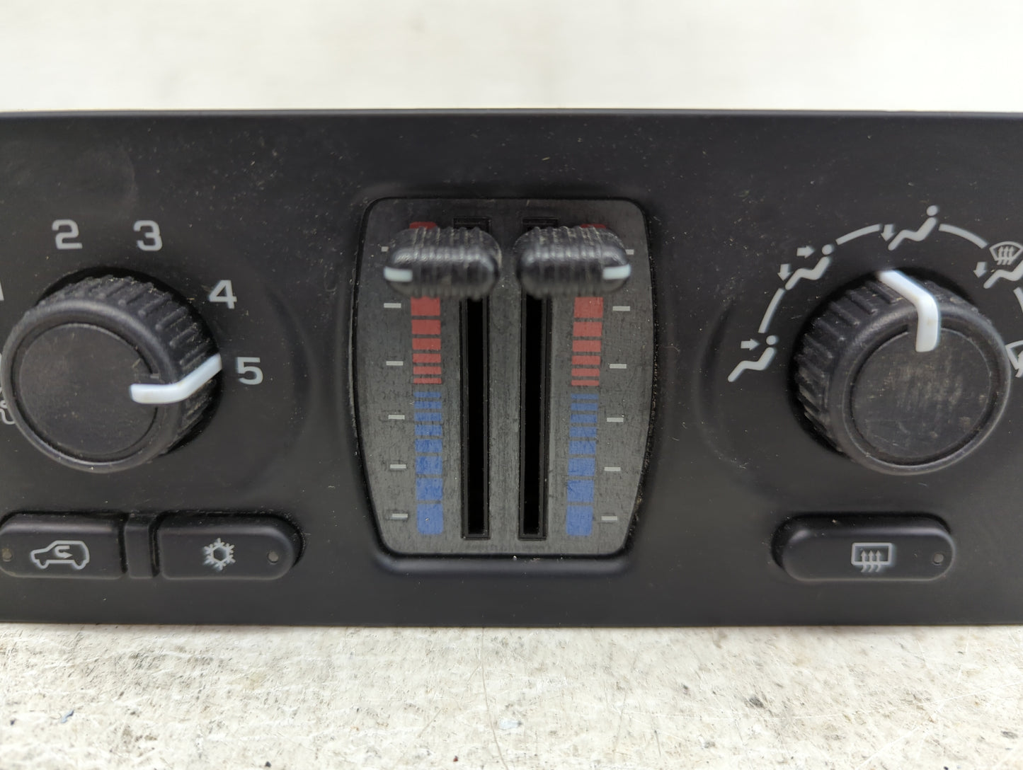2003-2004 Gmc Yukon Climate Control Module Temperature AC/Heater Replacement P/N:599-210XD Fits Fits 2003 2004 OEM Used Auto