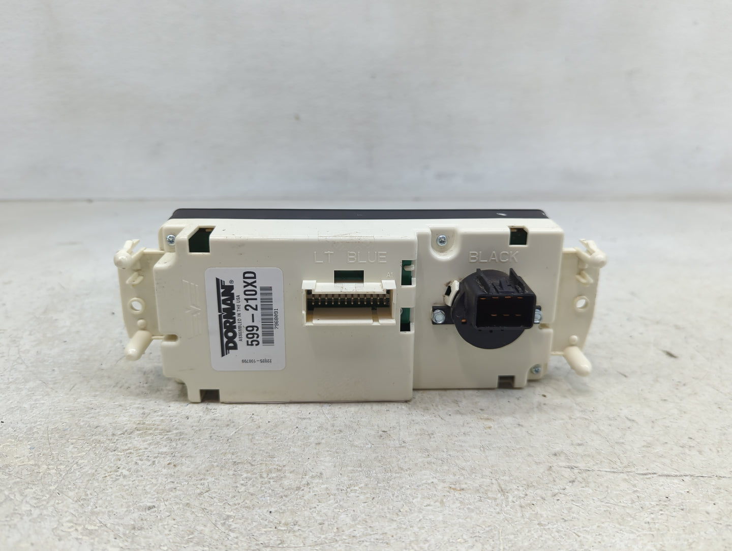 2003-2004 Gmc Yukon Climate Control Module Temperature AC/Heater Replacement P/N:599-210XD Fits Fits 2003 2004 OEM Used Auto