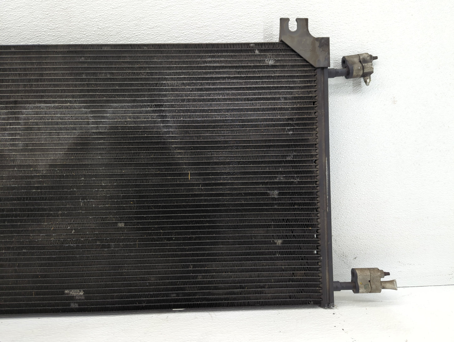 Gmc Yukon Left Radiator Fan Motor Assembly - Oemusedautoparts1.com