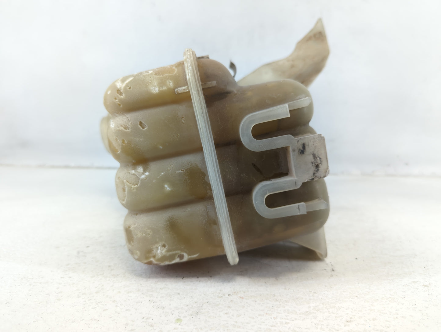 2000-2005 Gmc Yukon Windshield Washer Fluid Reservoir Bottle Oem - Oemusedautoparts1.com