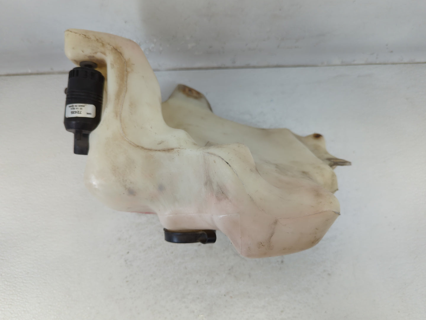 2000-2005 Gmc Yukon Windshield Washer Fluid Reservoir Bottle Oem - Oemusedautoparts1.com
