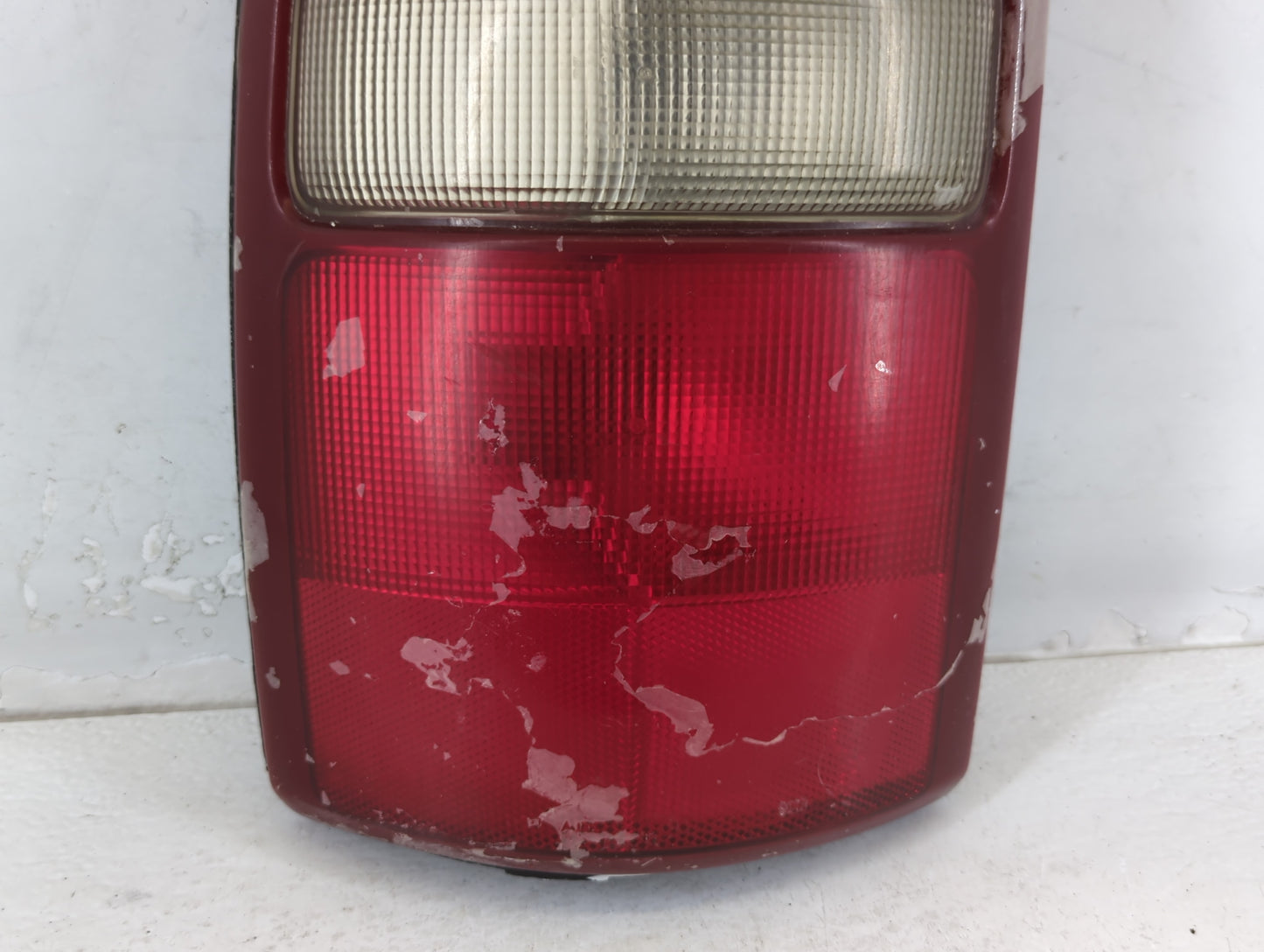 2000-2003 Gmc Yukon Tail Light Assembly Driver Left OEM P/N:16525375 Fits Fits 2000 2001 2002 2003 OEM Used Auto Parts - Oem