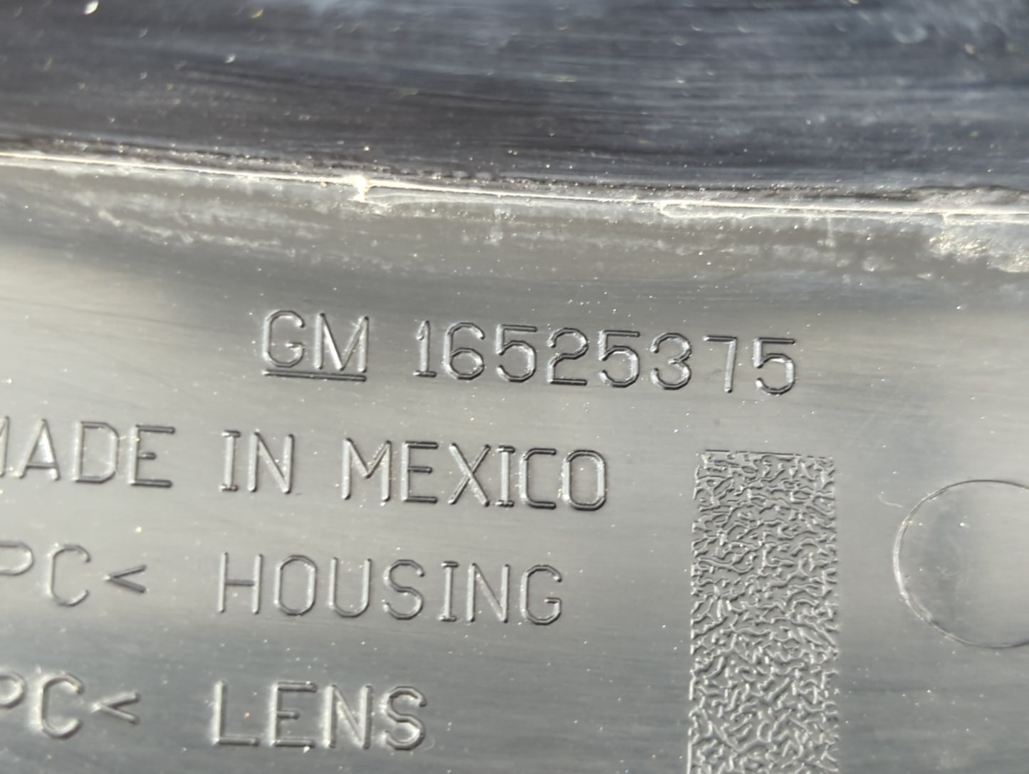 2000-2003 Gmc Yukon Tail Light Assembly Driver Left OEM P/N:16525375 Fits Fits 2000 2001 2002 2003 OEM Used Auto Parts - Oem