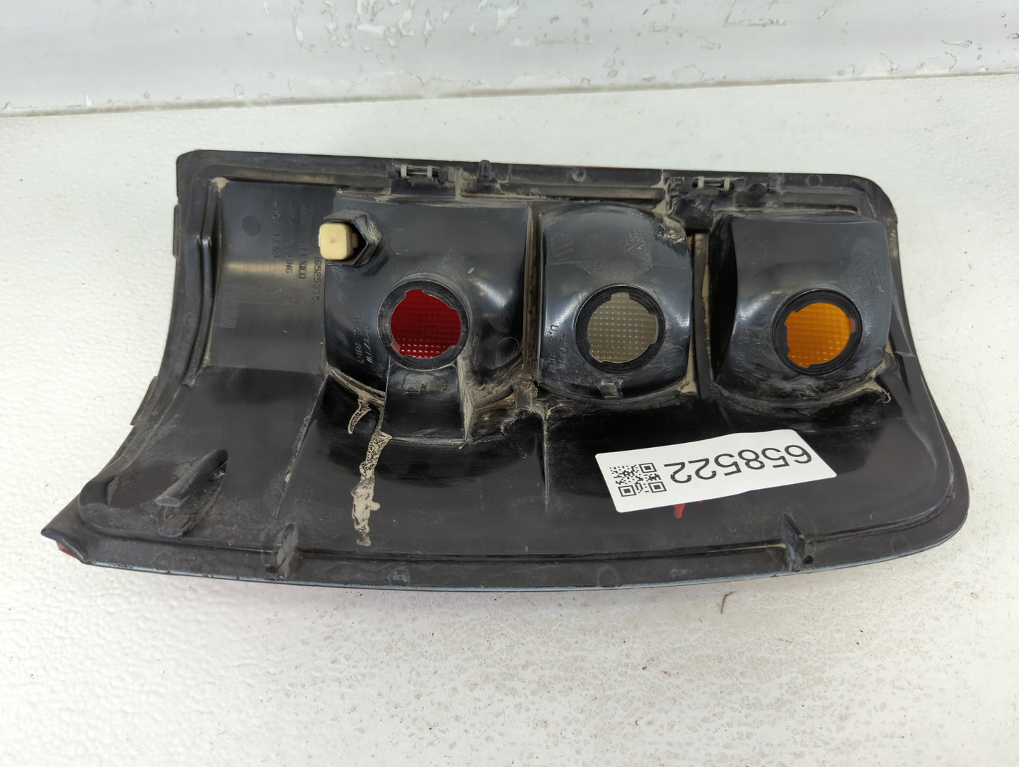 2000-2003 Gmc Yukon Tail Light Assembly Driver Left OEM P/N:16525375 Fits Fits 2000 2001 2002 2003 OEM Used Auto Parts - Oem
