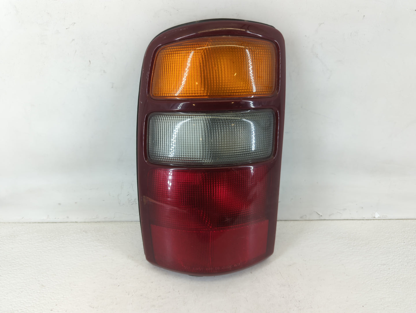 2000-2003 Gmc Yukon Tail Light Assembly Driver Left OEM P/N:16525375 Fits Fits 2000 2001 2002 2003 OEM Used Auto Parts - Oem