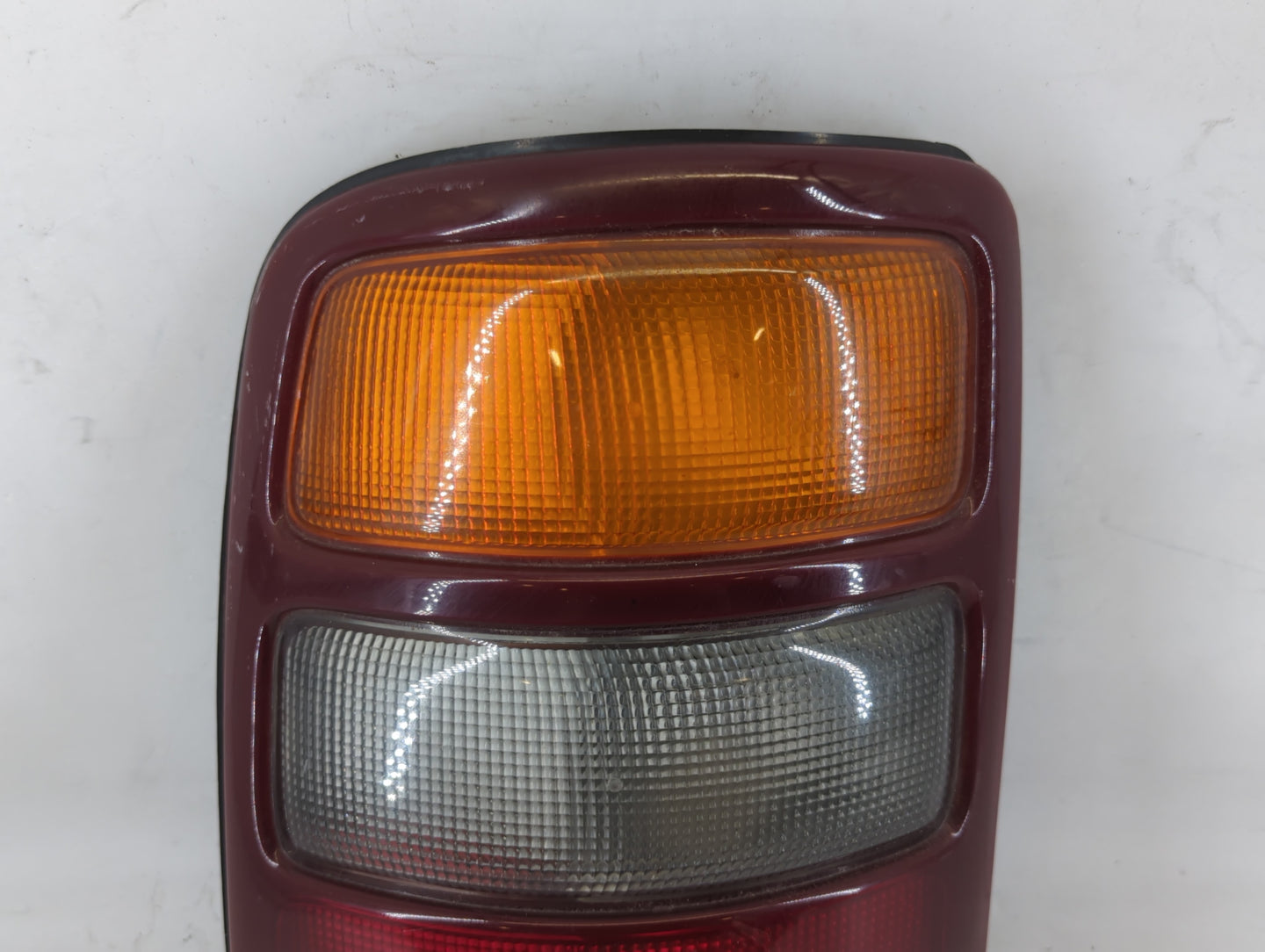 2000-2003 Gmc Yukon Tail Light Assembly Driver Left OEM P/N:16525375 Fits Fits 2000 2001 2002 2003 OEM Used Auto Parts - Oem
