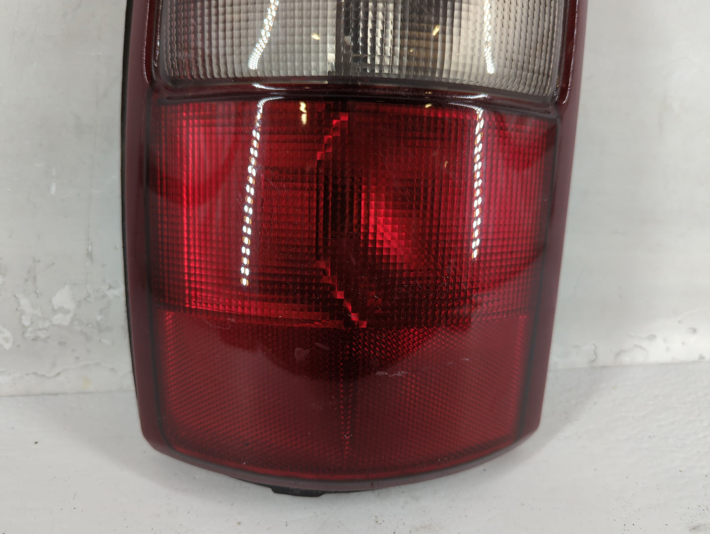 2000-2003 Gmc Yukon Tail Light Assembly Driver Left OEM P/N:GM314-U000L Fits Fits 2000 2001 2002 2003 OEM Used Auto Parts - 