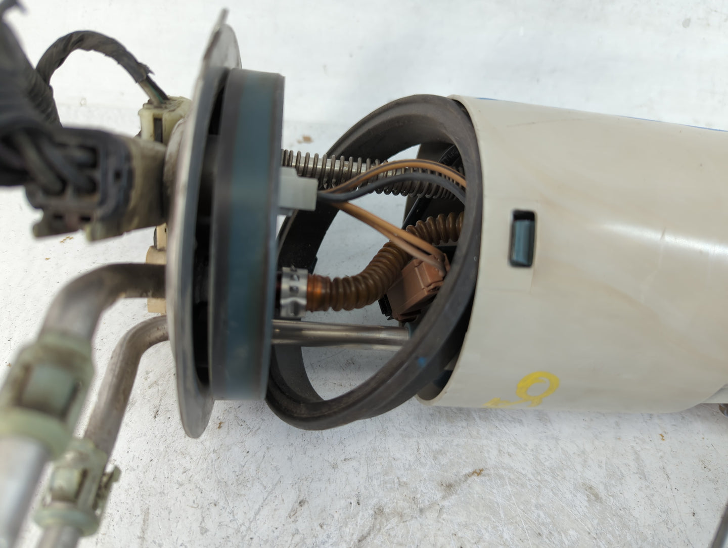 2002-2004 Gmc Yukon Electrical Gas Fuel Pump Assembly - Oemusedautoparts1.com