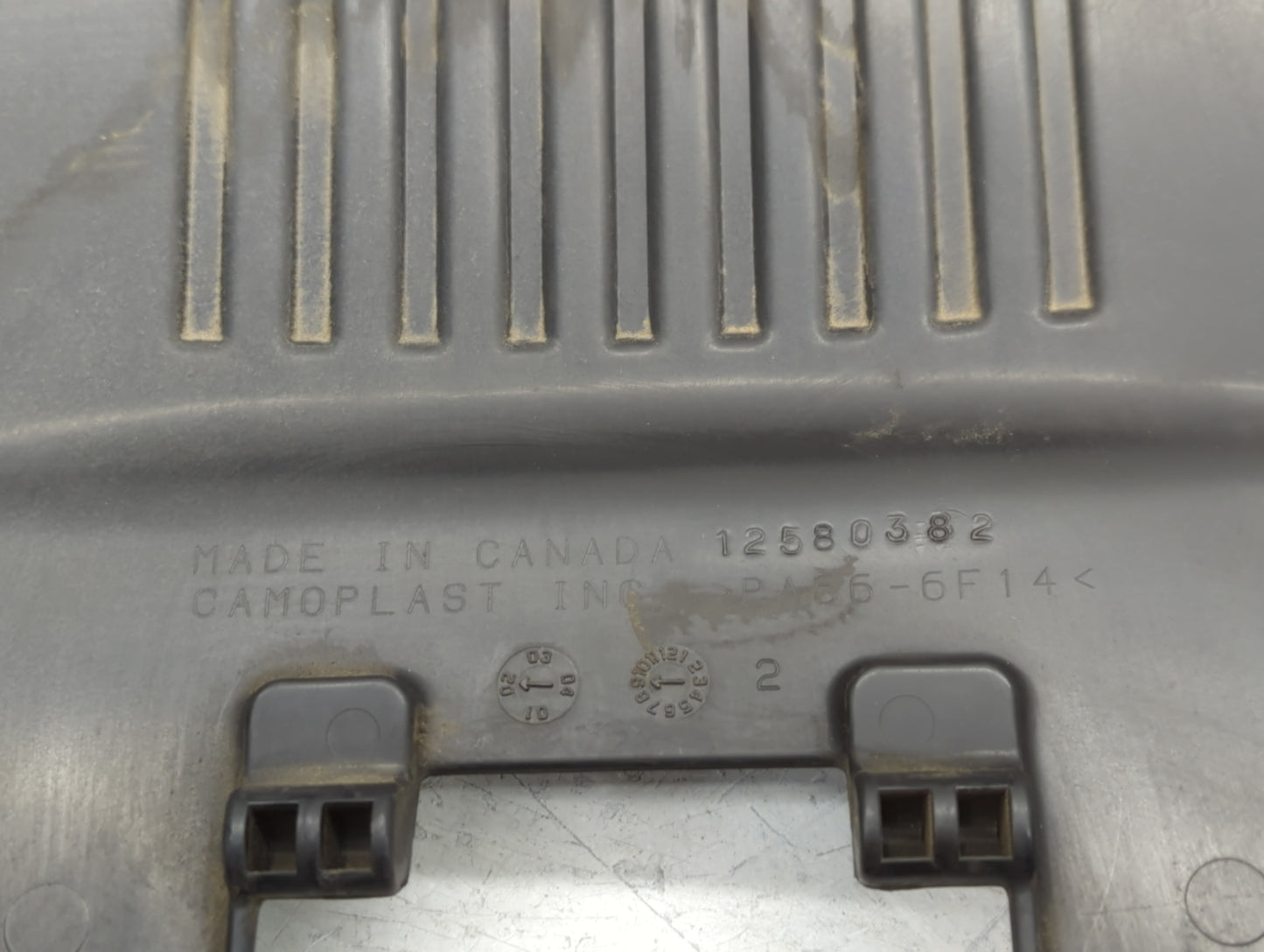 2003 Gmc Yukon Xl Engine Cover - Oemusedautoparts1.com