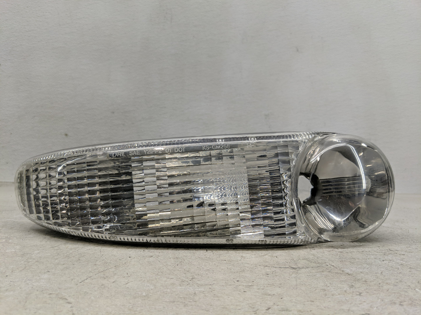 2001-2006 Gmc Yukon Xl 1500 Passenger Right Oem Front Light Lamp - Oemusedautoparts1.com