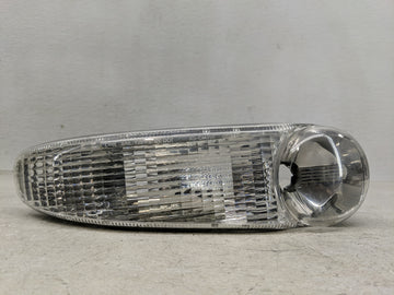 2001-2006 Gmc Yukon Xl 1500 Passenger Right Oem Front Light Lamp - Oemusedautoparts1.com