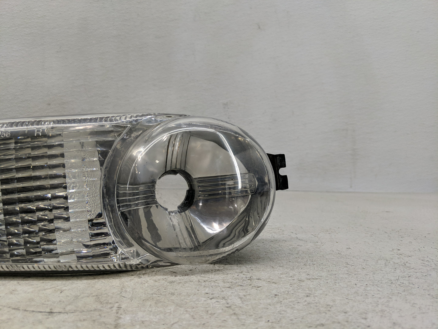 2001-2006 Gmc Yukon Xl 1500 Passenger Right Oem Front Light Lamp - Oemusedautoparts1.com