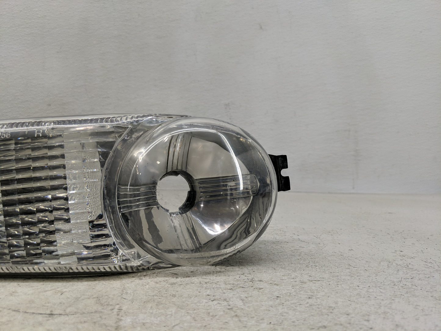2001-2006 Gmc Yukon Xl 1500 Passenger Right Oem Front Light Lamp - Oemusedautoparts1.com