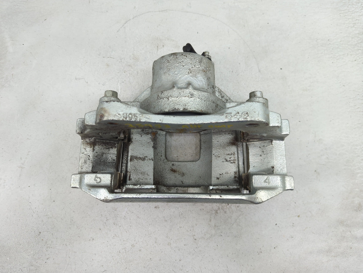 2000-2006 Gmc Yukon Xl 1500 Front Driver Left Brake Caliper 1450843 - Oemusedautoparts1.com