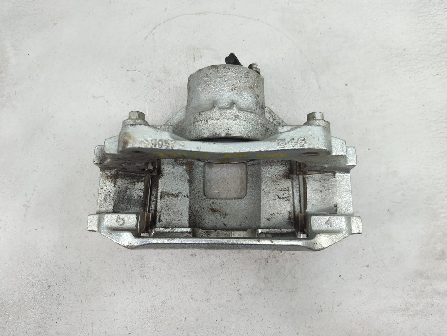 2000-2006 Gmc Yukon Xl 1500 Front Driver Left Brake Caliper 1450843 - Oemusedautoparts1.com