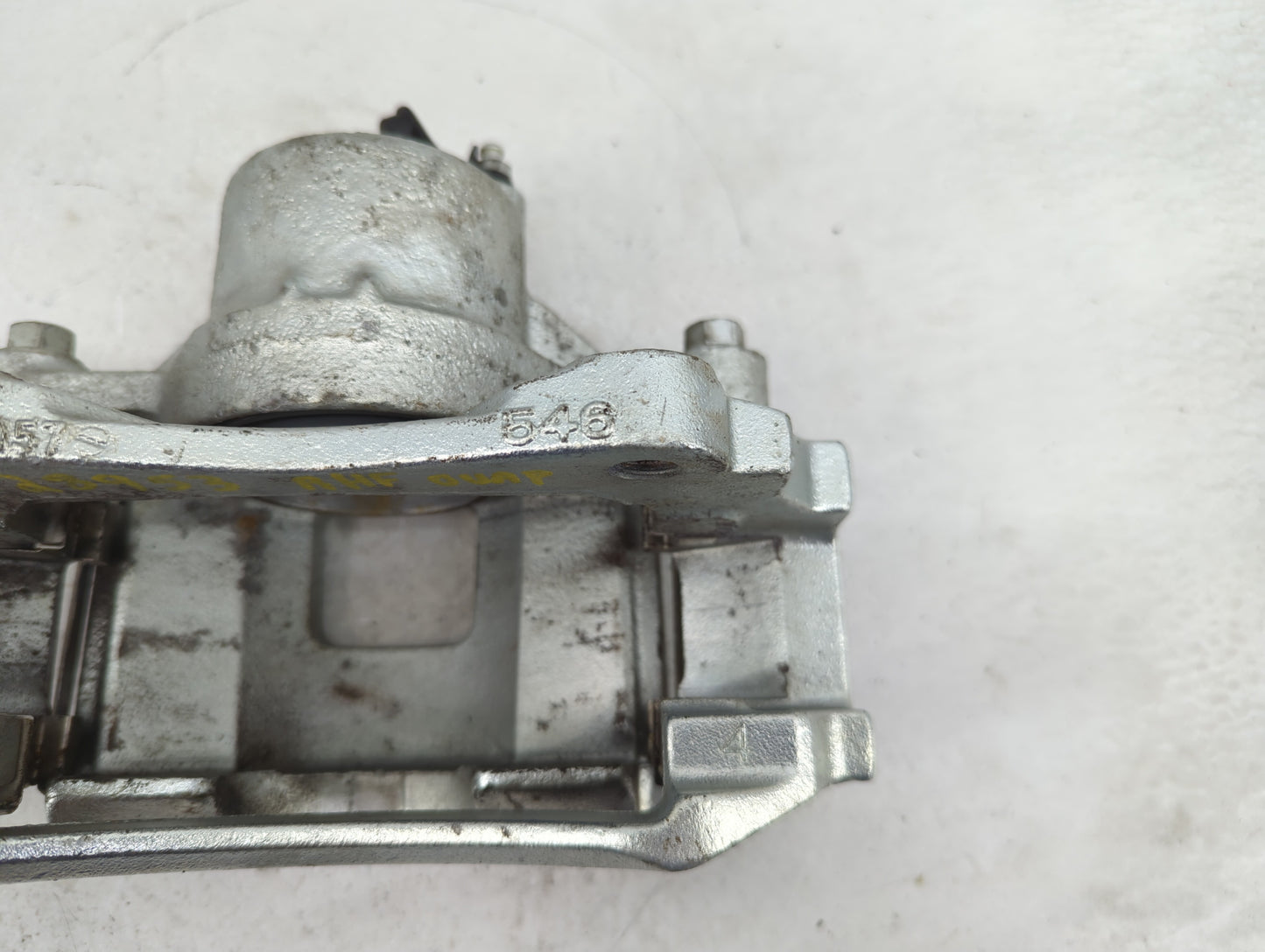 2000-2006 Gmc Yukon Xl 1500 Front Driver Left Brake Caliper 1450843 - Oemusedautoparts1.com