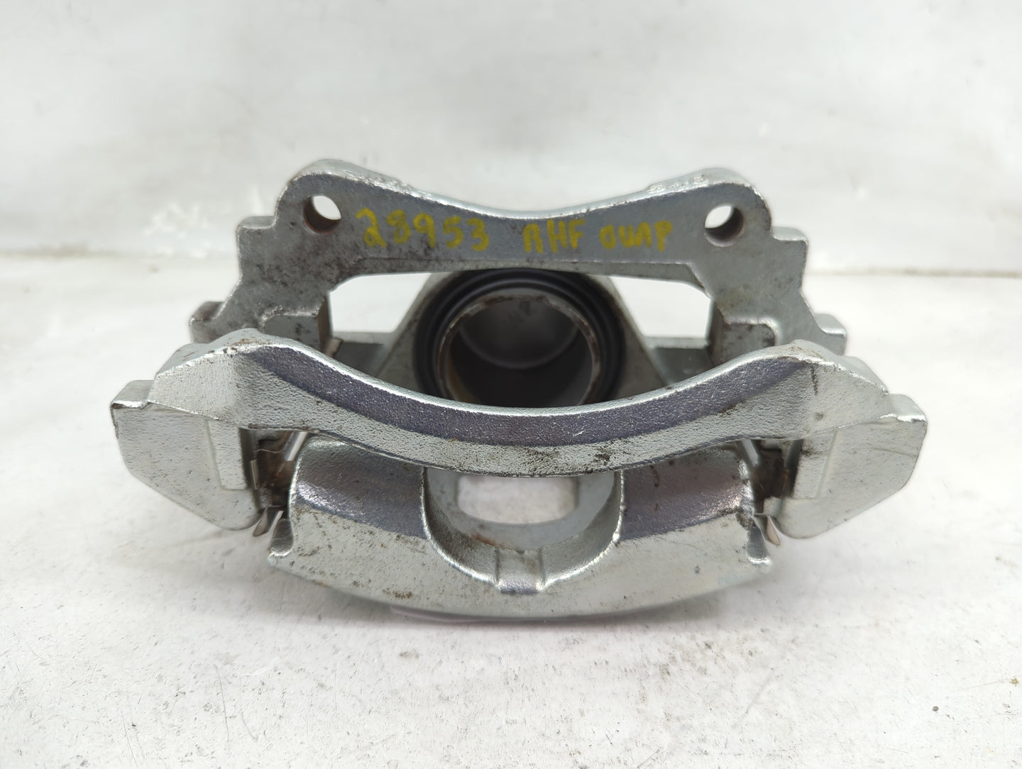2000-2006 Gmc Yukon Xl 1500 Front Driver Left Brake Caliper 1450843 - Oemusedautoparts1.com