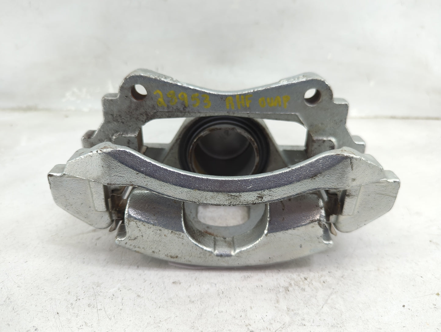 2000-2006 Gmc Yukon Xl 1500 Front Driver Left Brake Caliper 1450843 - Oemusedautoparts1.com
