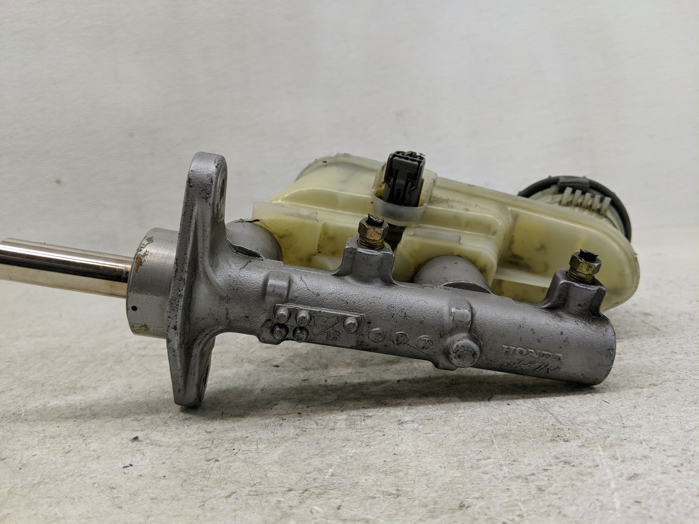 2003-2007 Honda Accord Brake Master Cylinder - Oemusedautoparts1.com