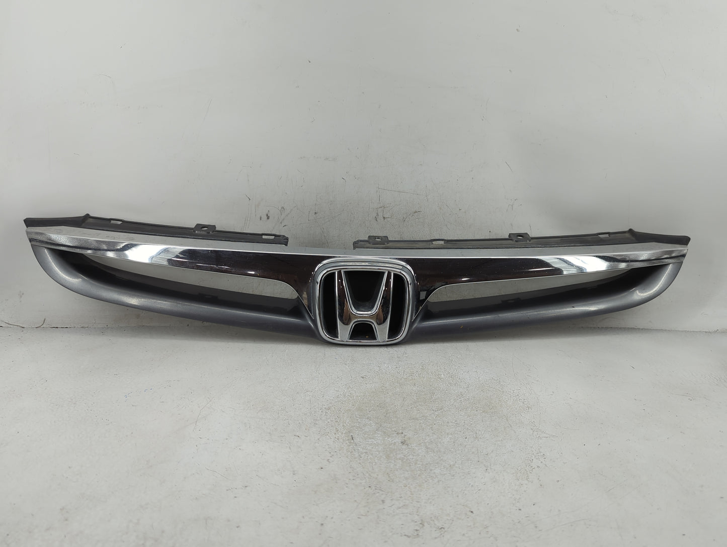2003-2005 Honda Accord Front Grille Bumper Not Included - Oemusedautoparts1.com