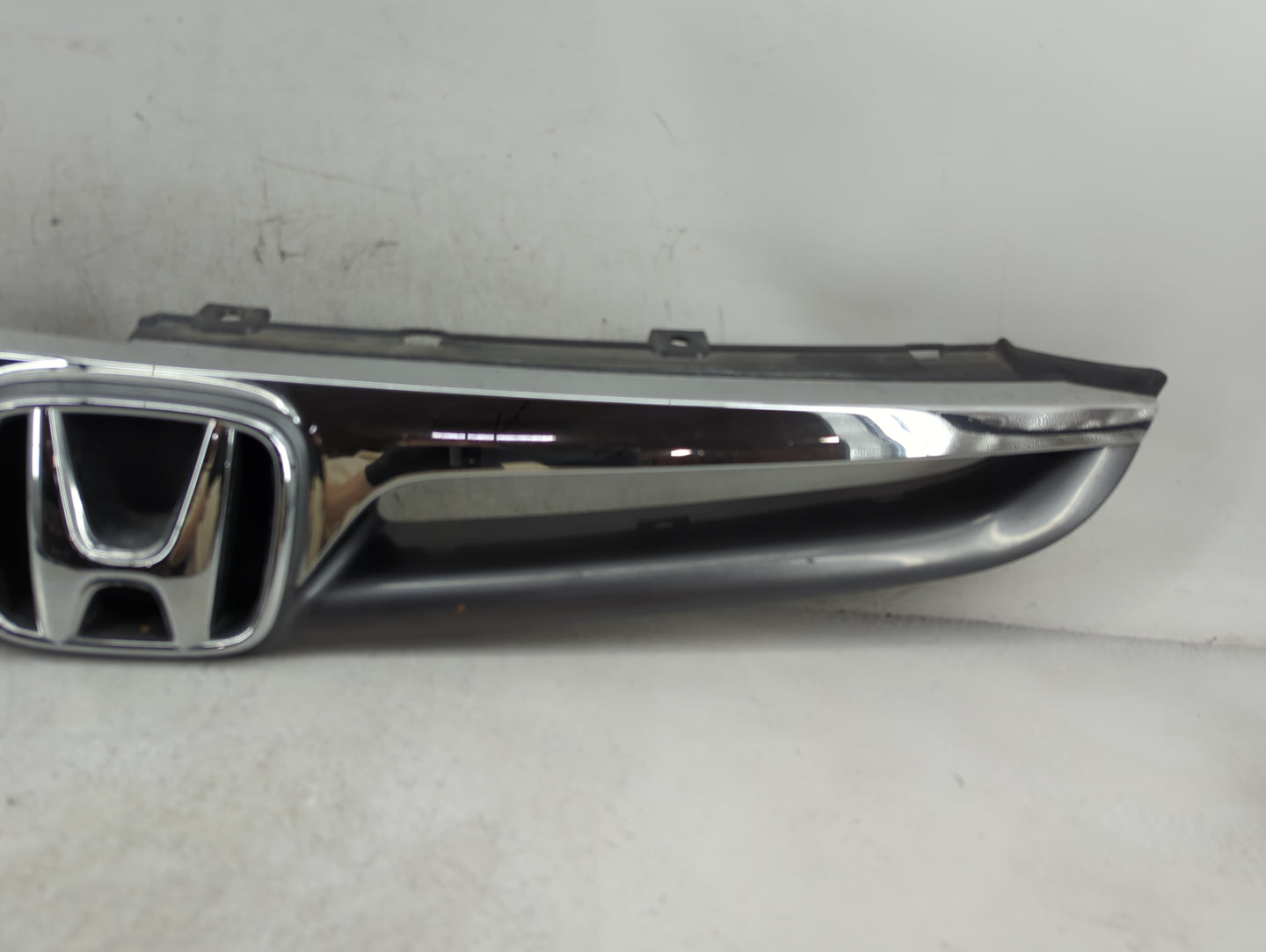 2003-2005 Honda Accord Front Grille Bumper Not Included - Oemusedautoparts1.com