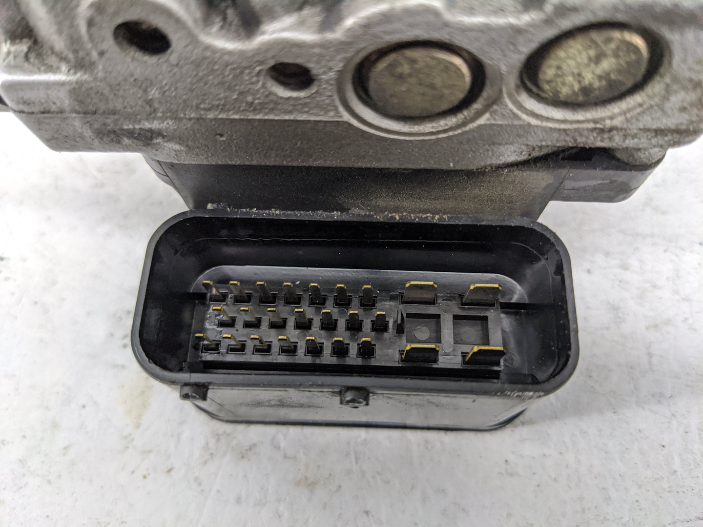 2003 Honda Accord ABS Pump Control Module Replacement P/N:V25-AF1568 Fits OEM Used Auto Parts - Oemusedautoparts1.com