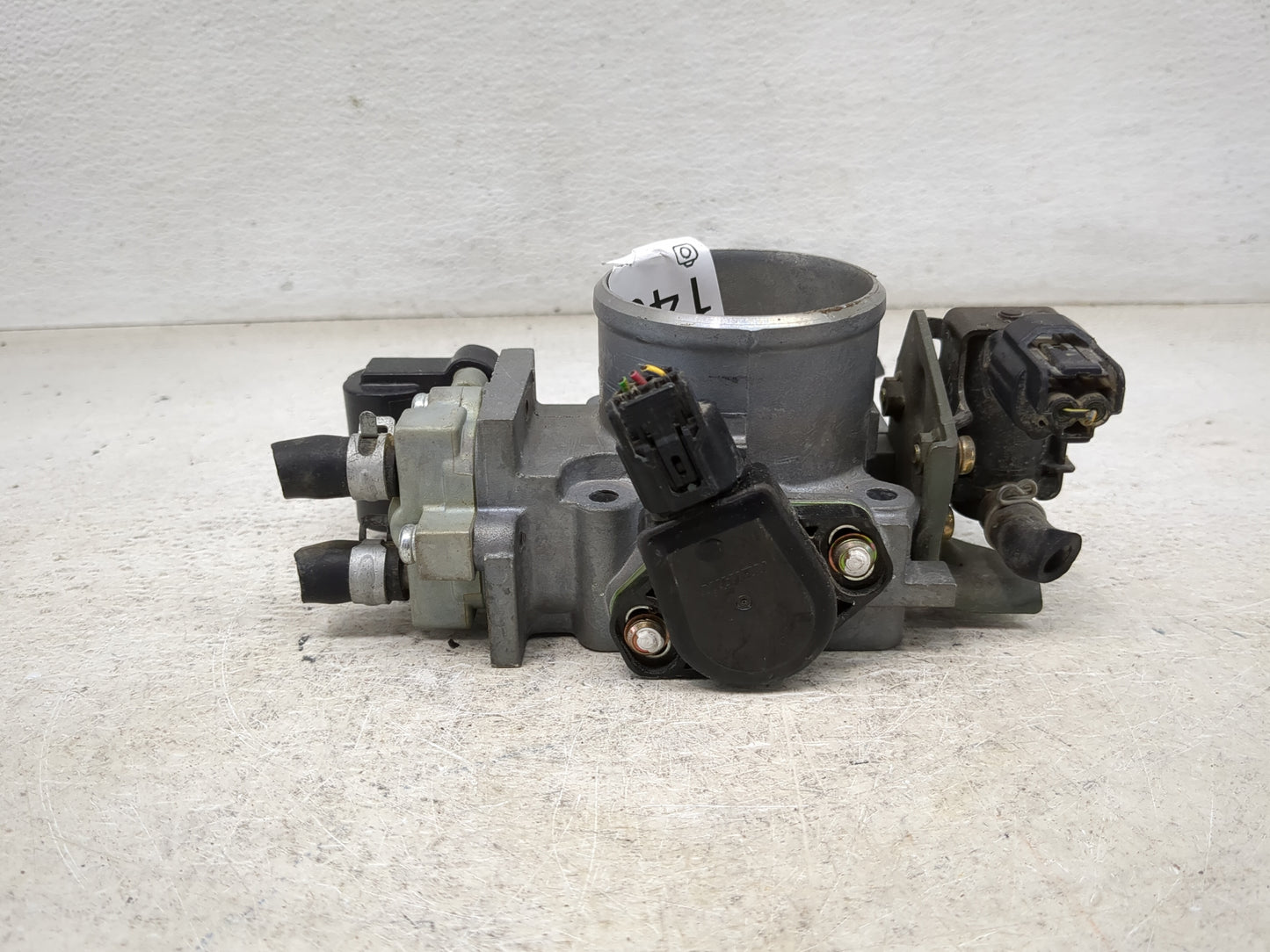 2001-2005 Honda Civic Throttle Body P/N:MX136200-2262 Fits Fits 2001 2002 2003 2004 2005 OEM Used Auto Parts - Oemusedautopa