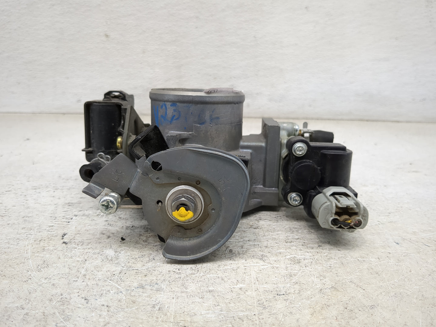 2001-2005 Honda Civic Throttle Body P/N:MX136200-2262 Fits Fits 2001 2002 2003 2004 2005 OEM Used Auto Parts - Oemusedautopa