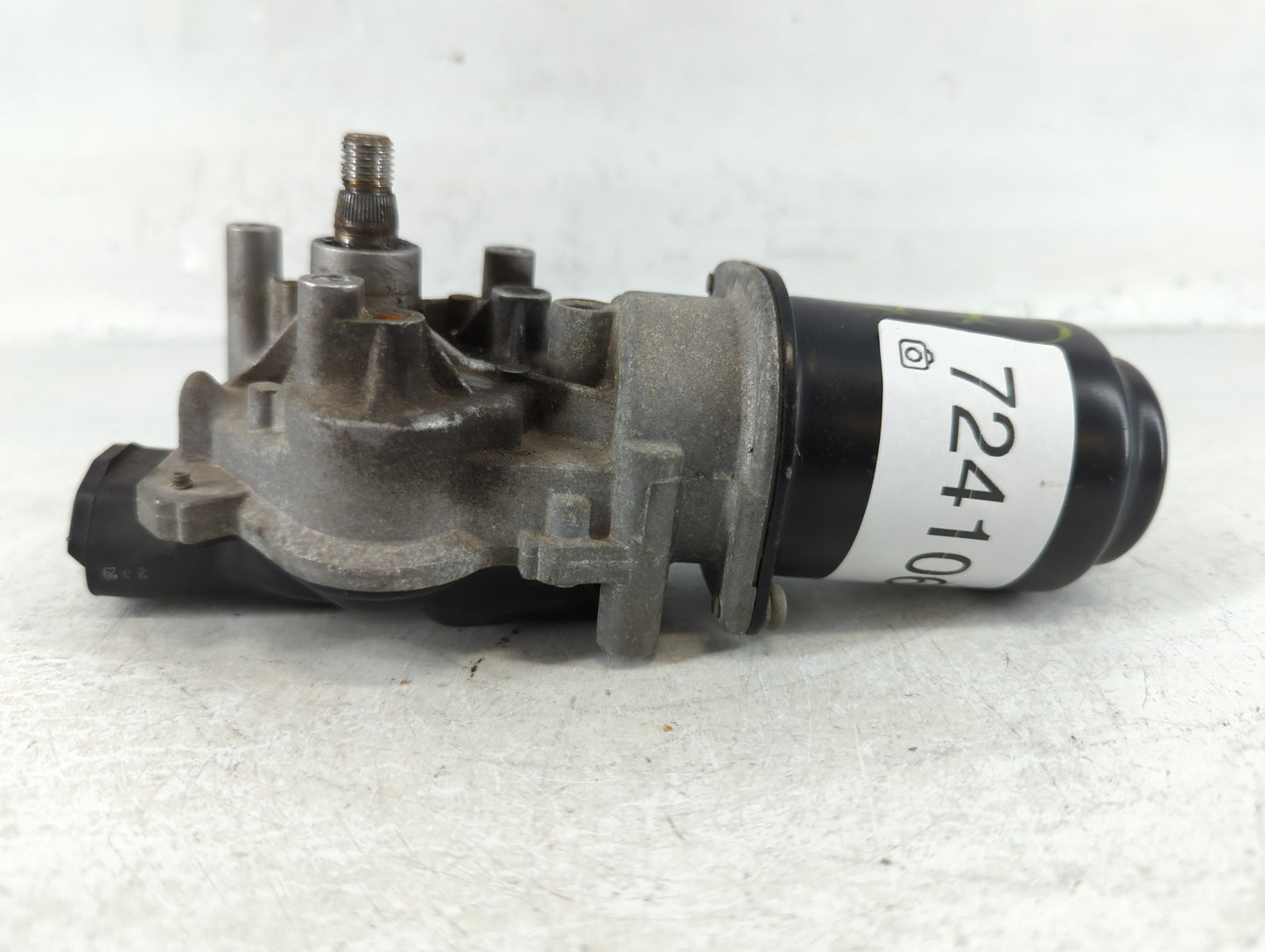 2001-2005 Honda Civic Front Windshield Wiper Motor Fits Fits 2001 2002 2003 2004 2005 OEM Used Auto Parts - Oemusedautoparts