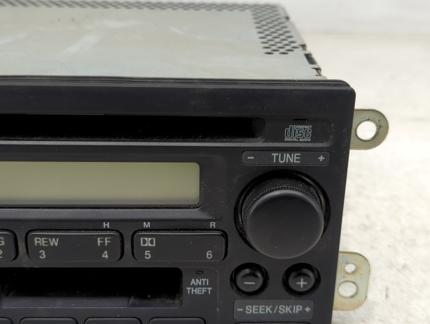 2002-2004 Honda Cr-V Radio AM FM Cd Player Receiver Replacement Fits Fits 2002 2003 2004 OEM Used Auto Parts - Oemusedautopa