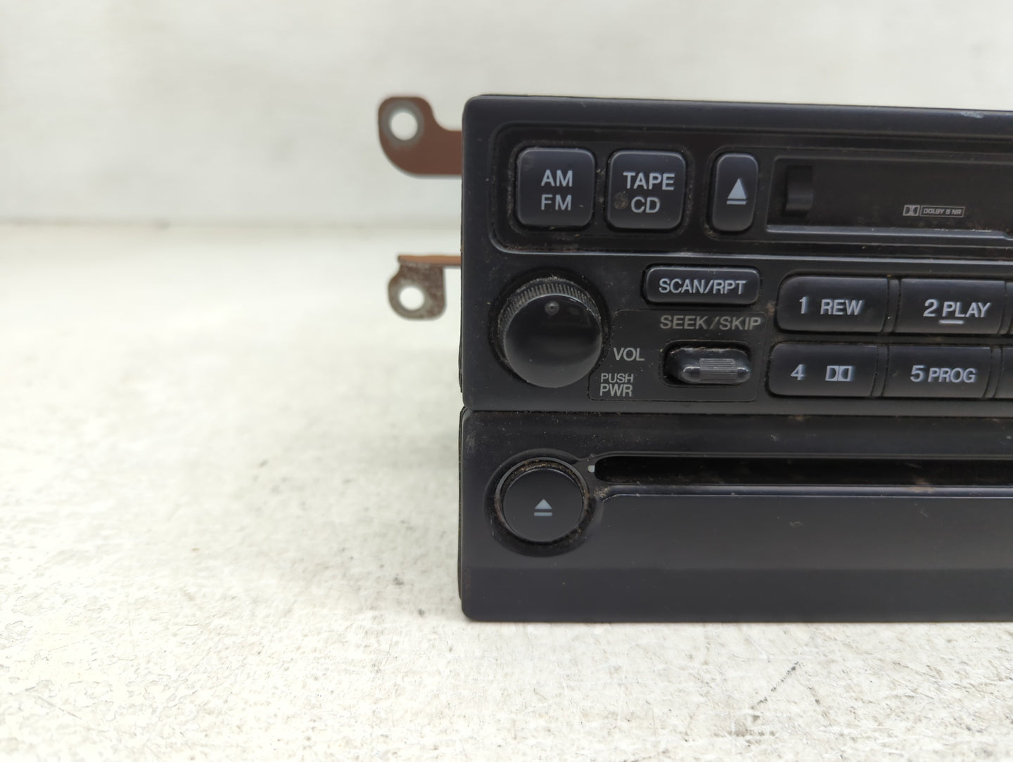 1999-2004 Honda Odyssey Radio AM FM Cd Player Receiver Replacement Fits Fits 1999 2000 2001 2002 2003 2004 OEM Used Auto Par