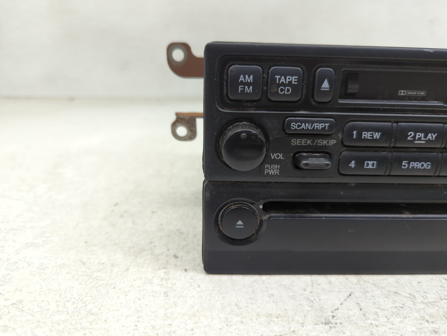 1999-2004 Honda Odyssey Radio AM FM Cd Player Receiver Replacement Fits Fits 1999 2000 2001 2002 2003 2004 OEM Used Auto Par