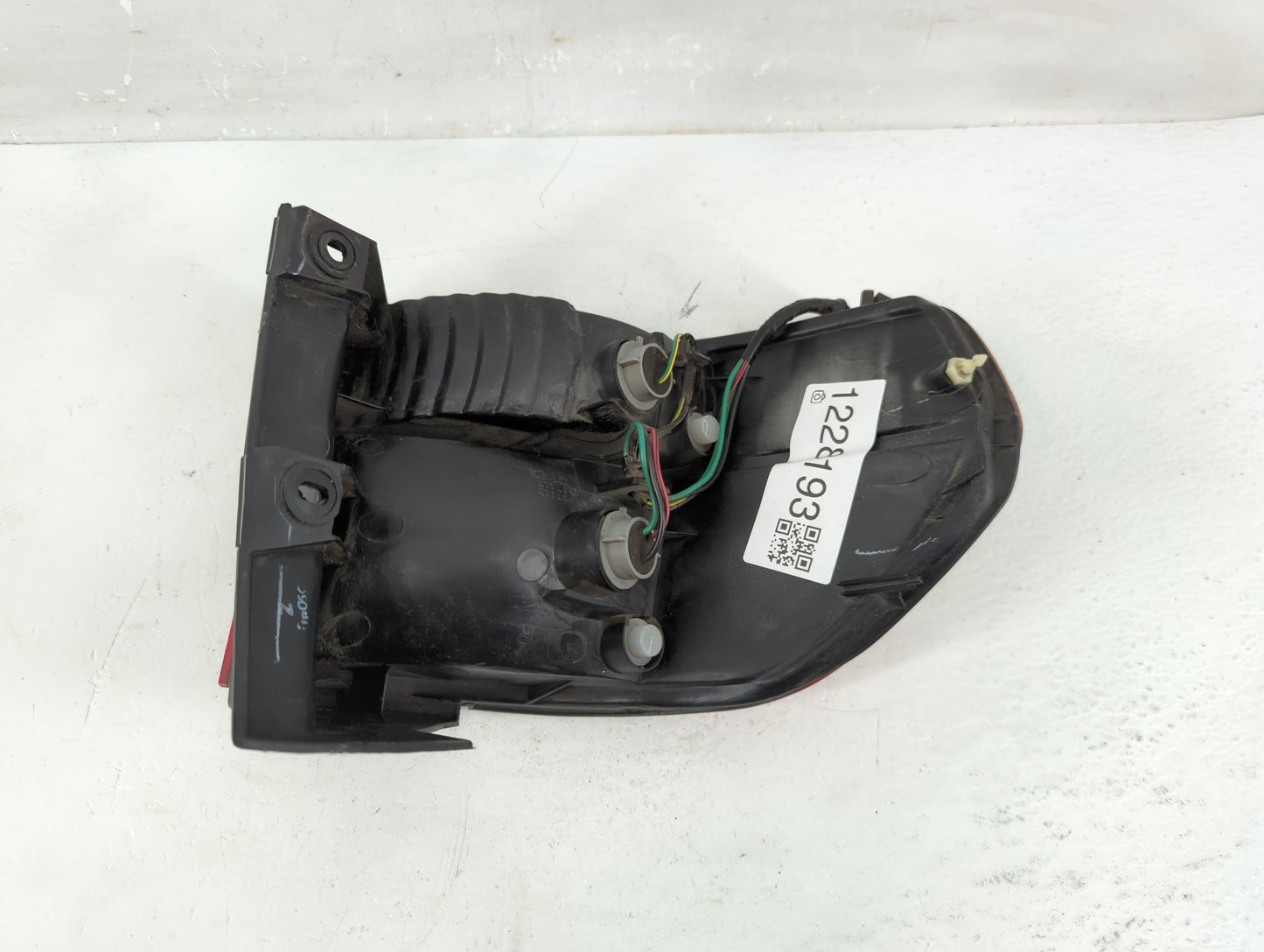 2002-2004 Honda Odyssey Tail Light Assembly Passenger Right OEM Fits Fits 2002 2003 2004 OEM Used Auto Parts - Oemusedautopa