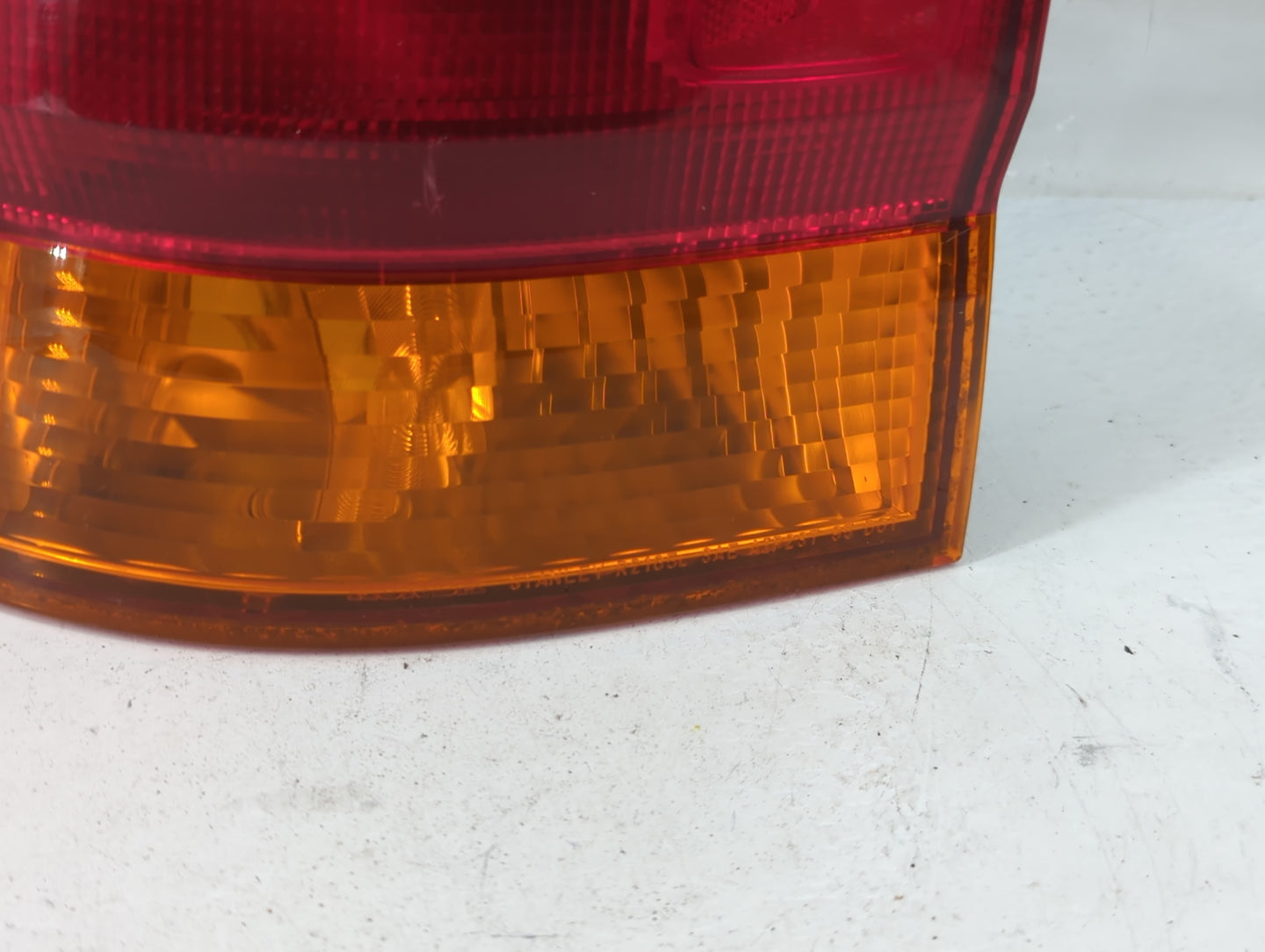 2002-2004 Honda Odyssey Tail Light Assembly Driver Left OEM P/N:744021W Fits Fits 2002 2003 2004 OEM Used Auto Parts - Oemus