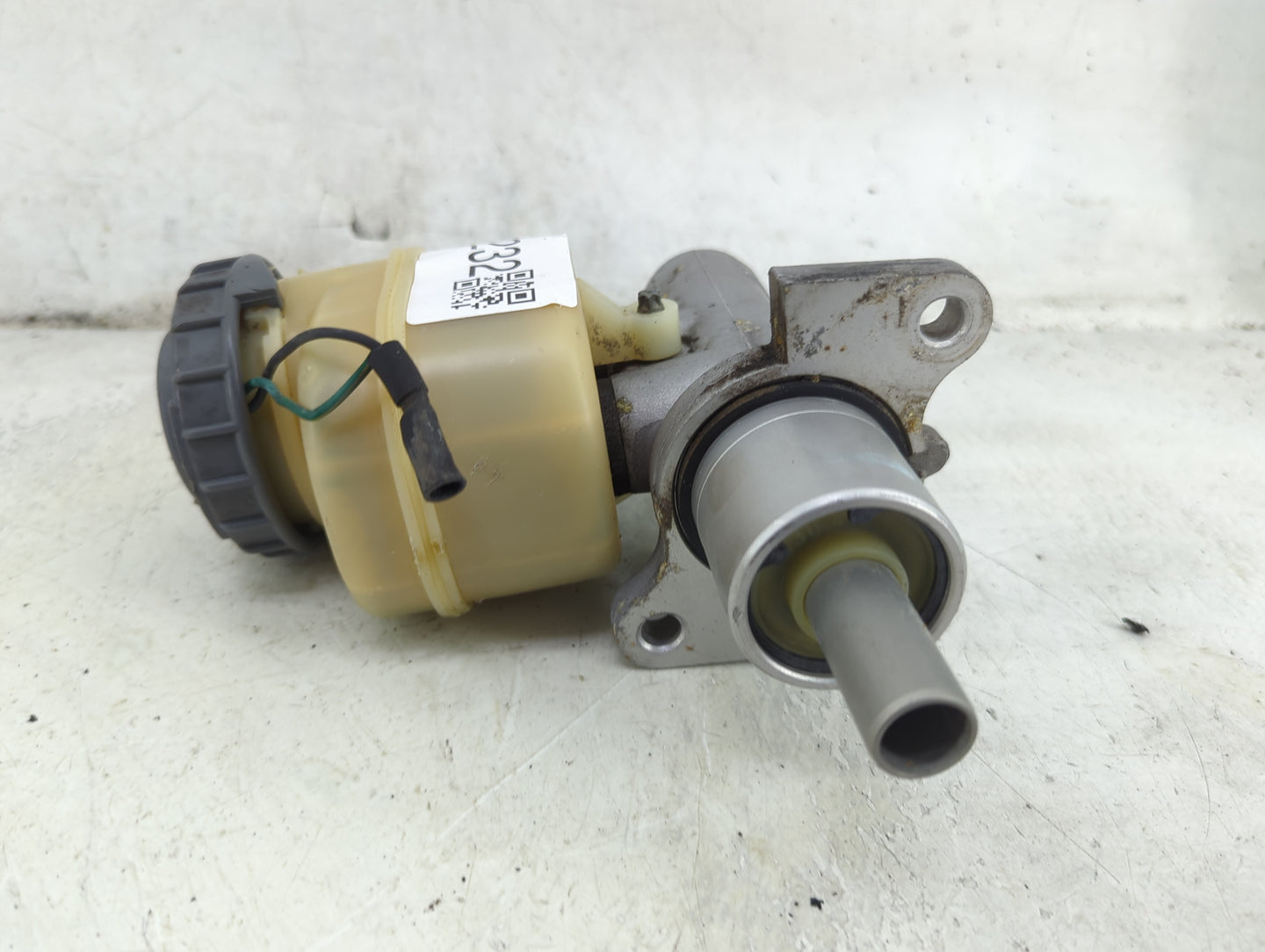 1999-2004 Honda Odyssey Brake Master Cylinder - Oemusedautoparts1.com