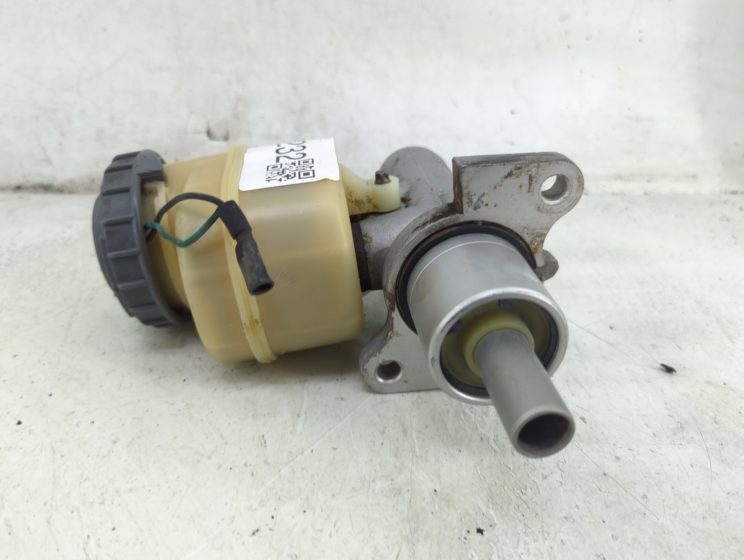1999-2004 Honda Odyssey Brake Master Cylinder - Oemusedautoparts1.com