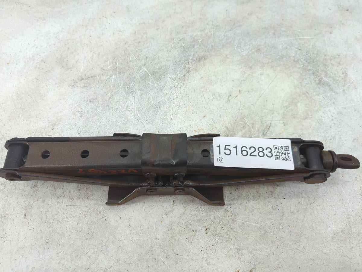 2003 Honda Odyssey Spare Scissor Car Jack 1516283 - Oemusedautoparts1.com