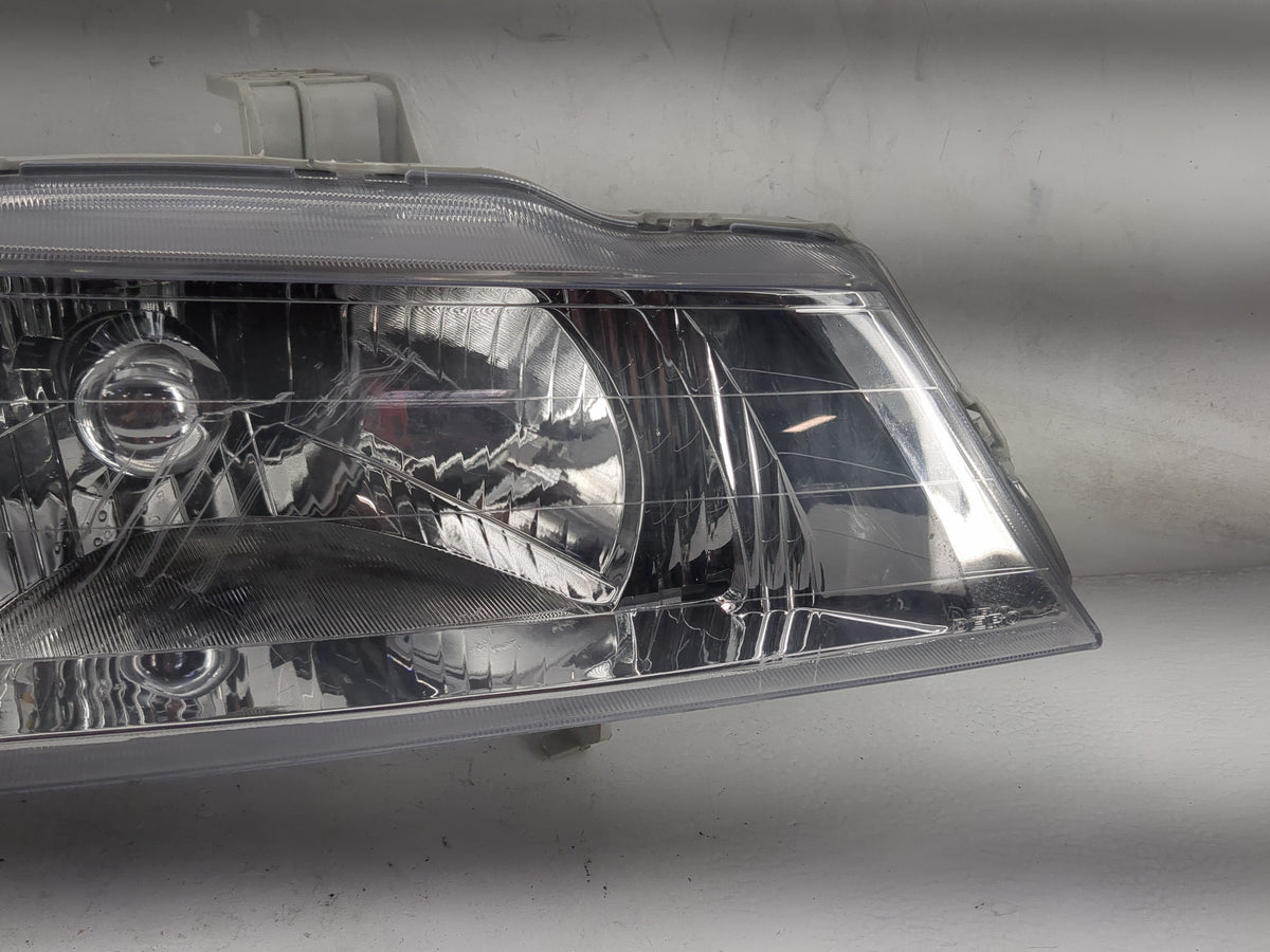 1999-2004 Honda Odyssey Passenger Right Oem Head Light Headlight Lamp 1518519 - Oemusedautoparts1.com