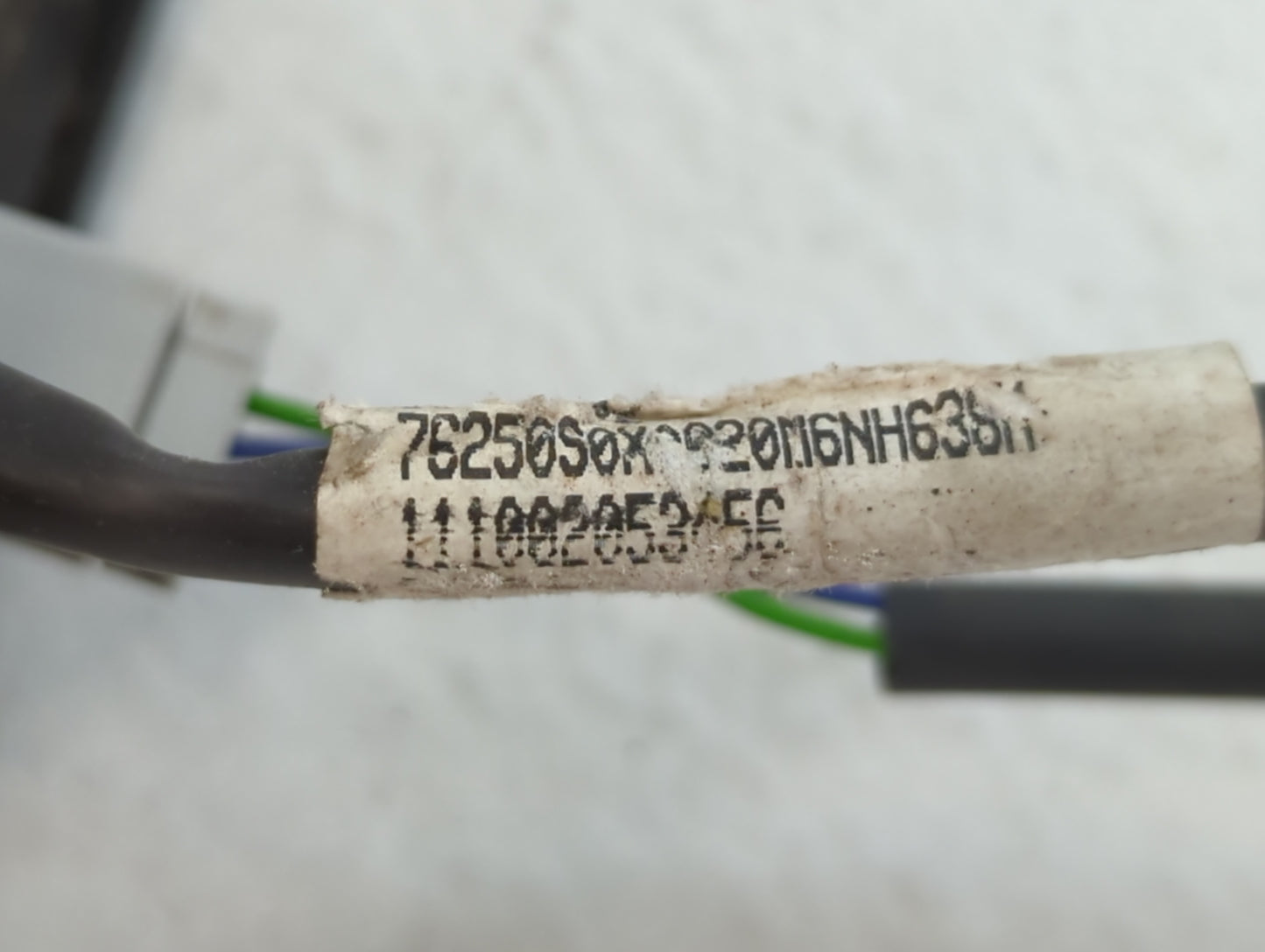 1999-2004 Honda Odyssey Driver Left Side View Manual Door Mirror Silver - Oemusedautoparts1.com