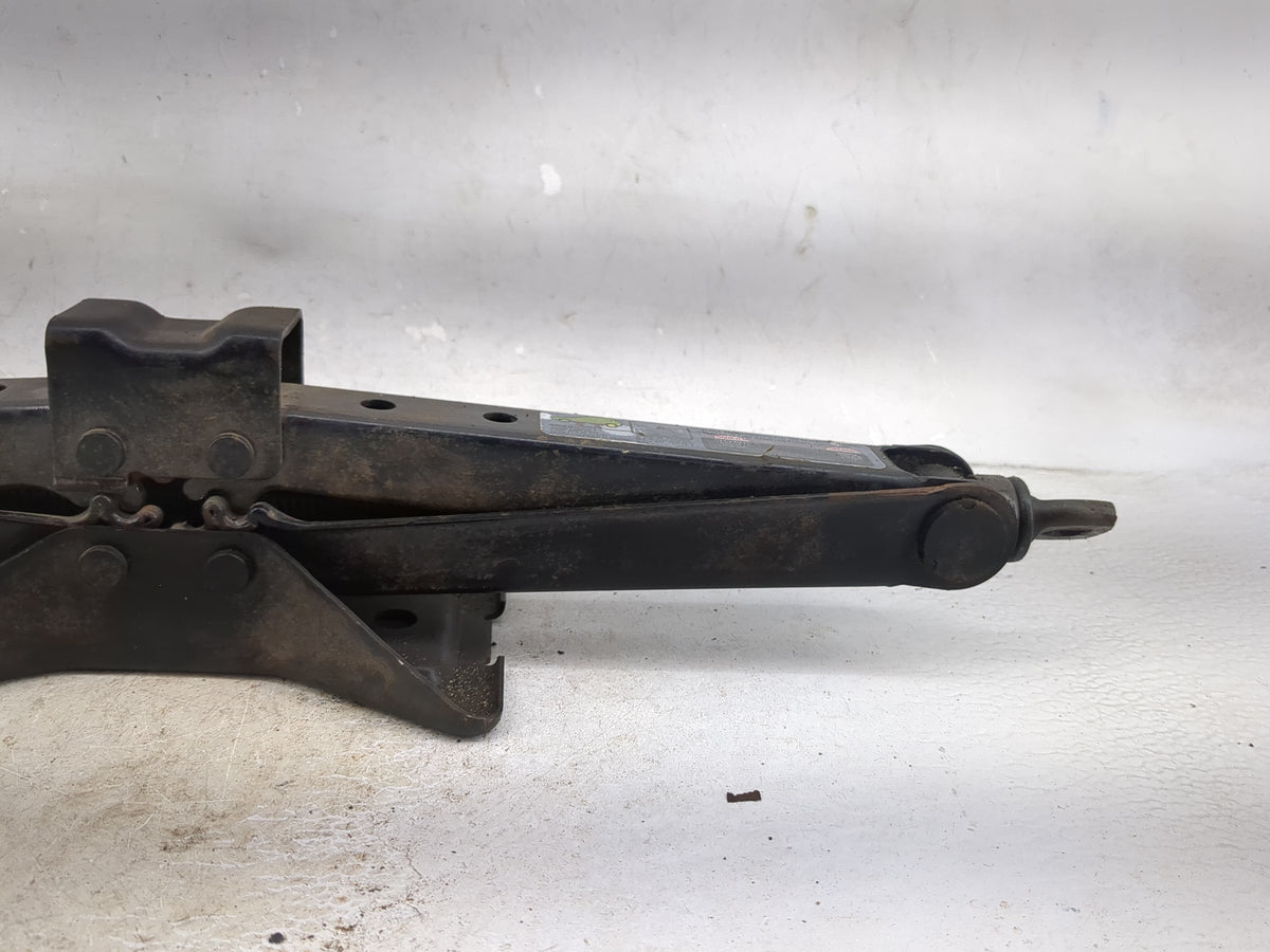 2003 Honda Pilot Spare Scissor Car Jack 1512516 - Oemusedautoparts1.com
