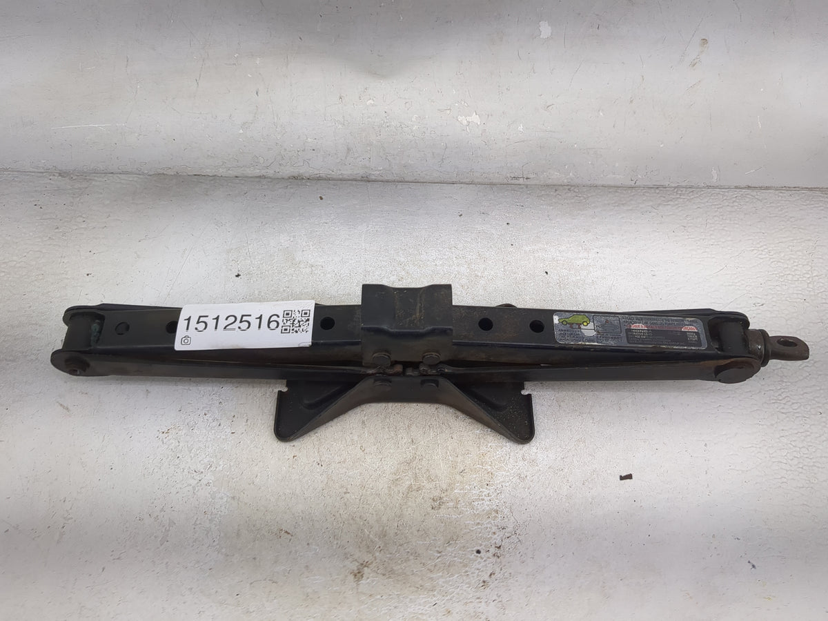 2003 Honda Pilot Spare Scissor Car Jack 1512516 - Oemusedautoparts1.com