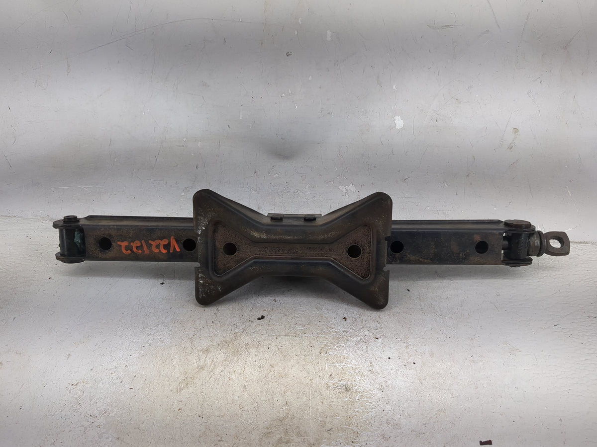 2003 Honda Pilot Spare Scissor Car Jack 1512516 - Oemusedautoparts1.com