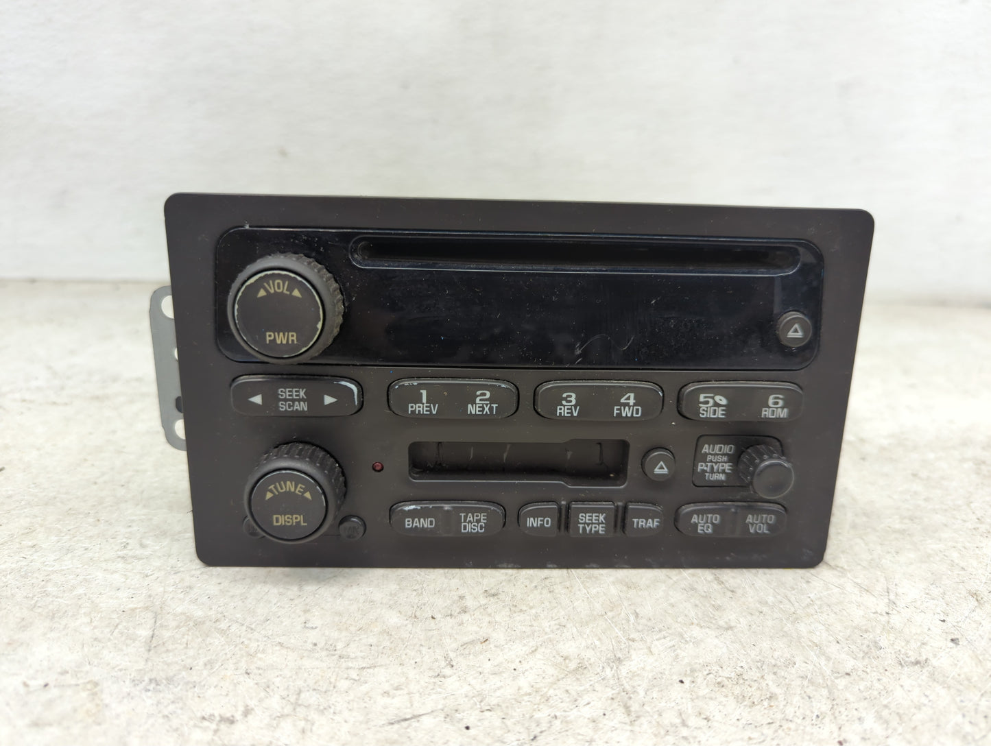 2003 Hummer H2 Radio AM FM Cd Player Receiver Replacement P/N:15104156 Fits OEM Used Auto Parts - Oemusedautoparts1.com