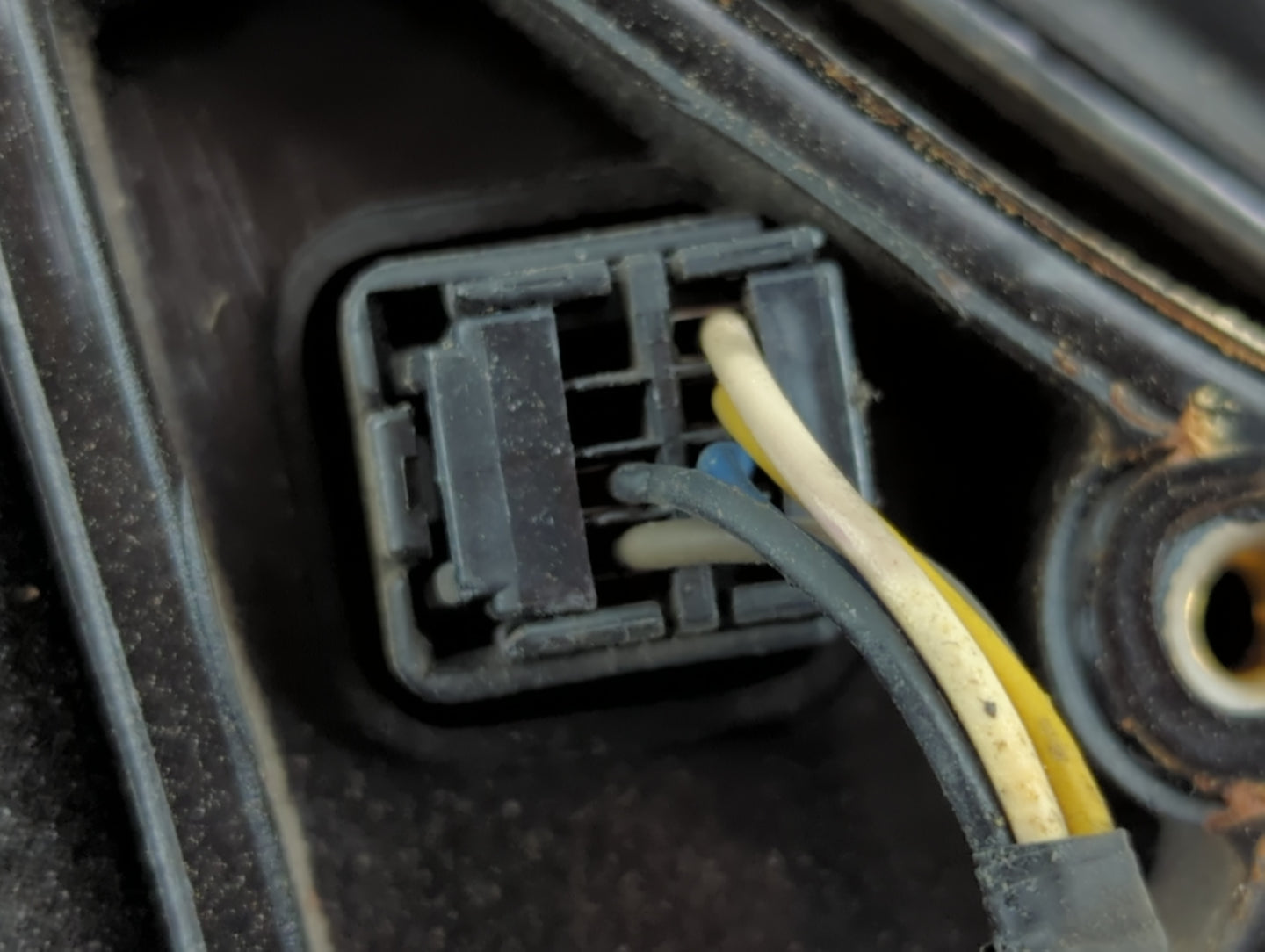 2002-2006 Hyundai Accent Passenger Side View Mirror - Right Door Mirror OEM Used - Oemusedautoparts1.com