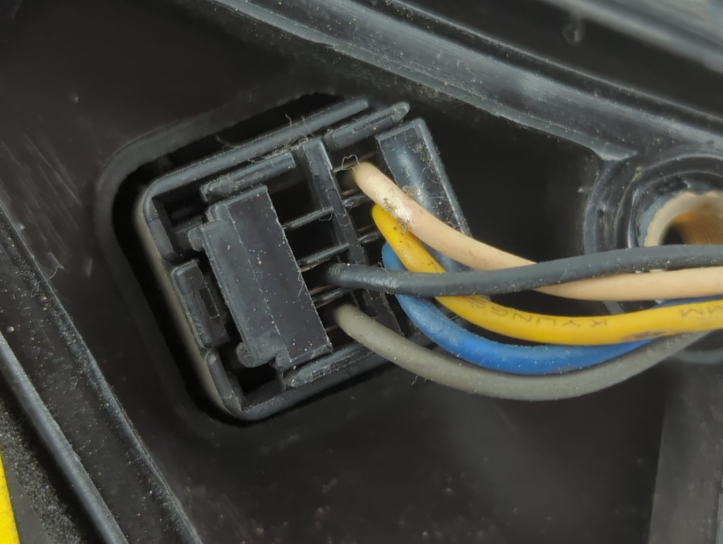 2002-2006 Hyundai Accent Passenger Side View Mirror - Right Door Mirror OEM Used - Oemusedautoparts1.com