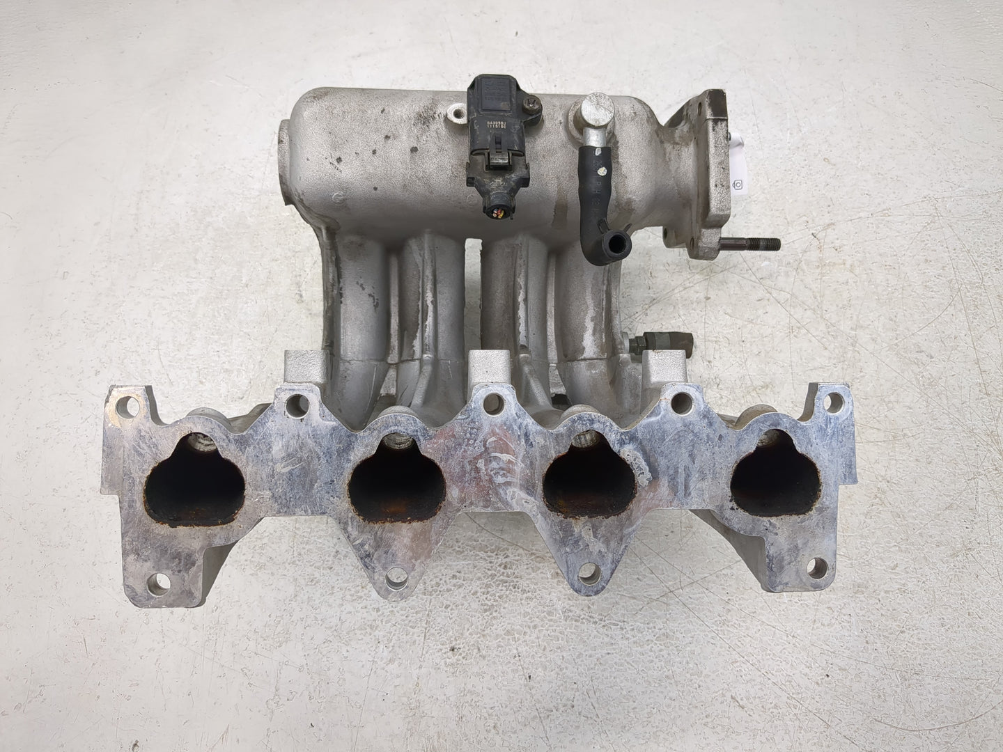 2003 Hyundai Accent Air Intake Manifold P/N:39300 22600 Fits OEM Used Auto Parts - Oemusedautoparts1.com
