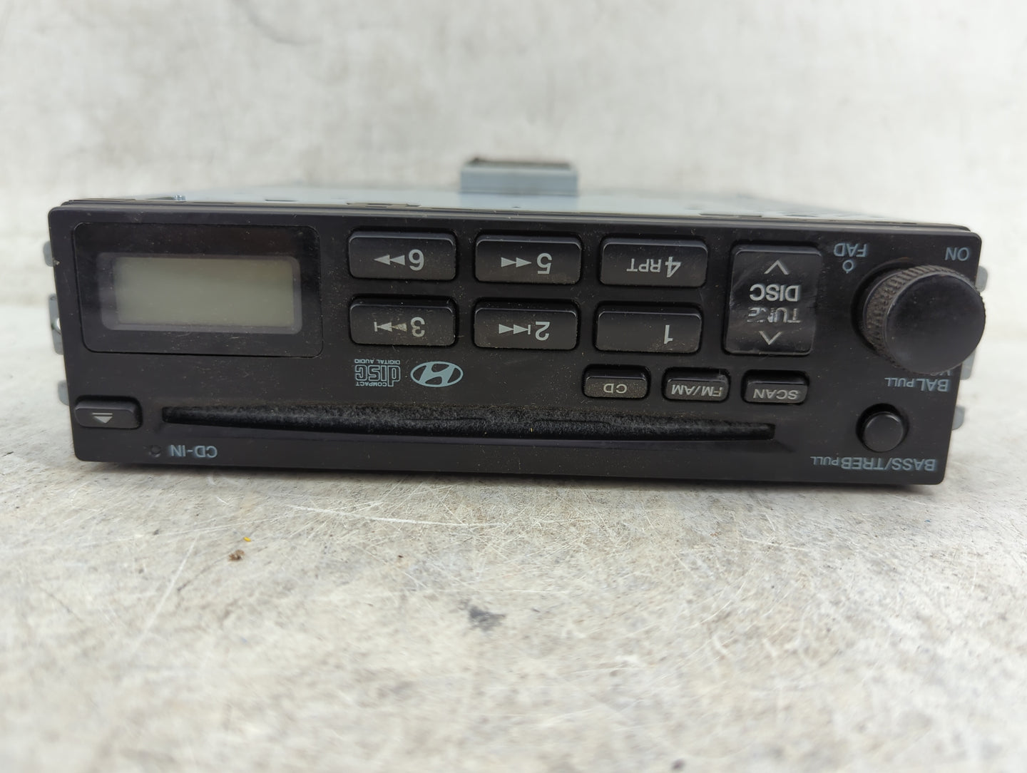2003-2006 Hyundai Accent Radio AM FM Cd Player Receiver Replacement Fits Fits 2003 2004 2005 2006 OEM Used Auto Parts - Oemu