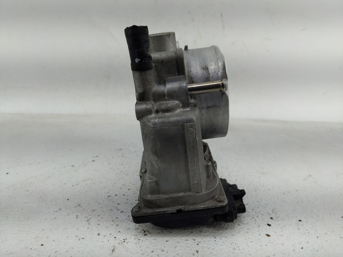 2000-2003 Hyundai Accent Throttle Body P/N:16119 7S000 Fits Fits 2000 2001 2002 2003 OEM Used Auto Parts - Oemusedautoparts1