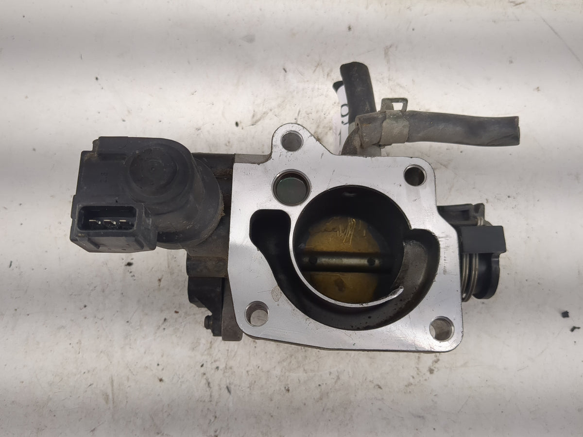 2001-2006 Hyundai Accent Throttle Body P/N:35150-22600 35170-22600, 9600930002 Fits Fits 2001 2002 2003 2004 2005 2006 OEM U